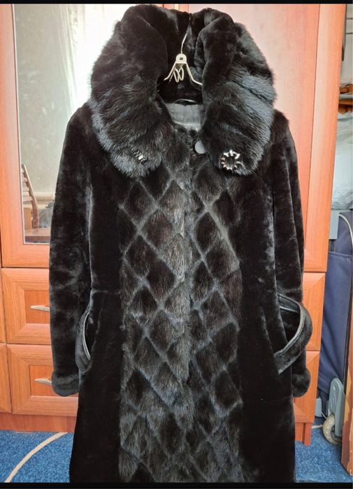 Продам шубу мутоновую с норковыми вставками