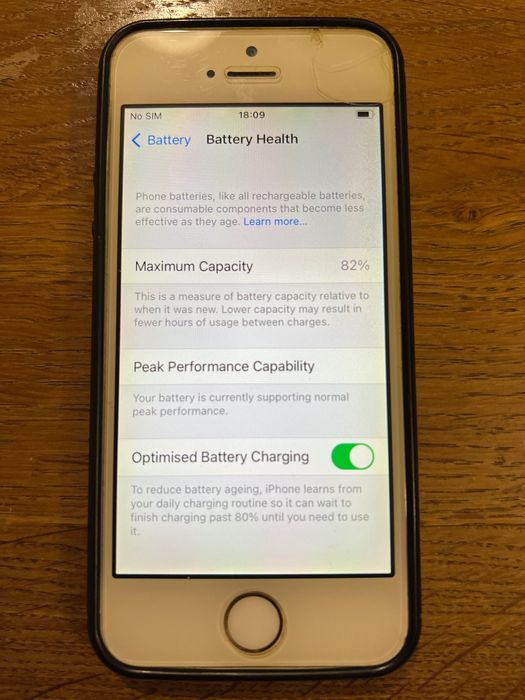 Продавам iPhone SE