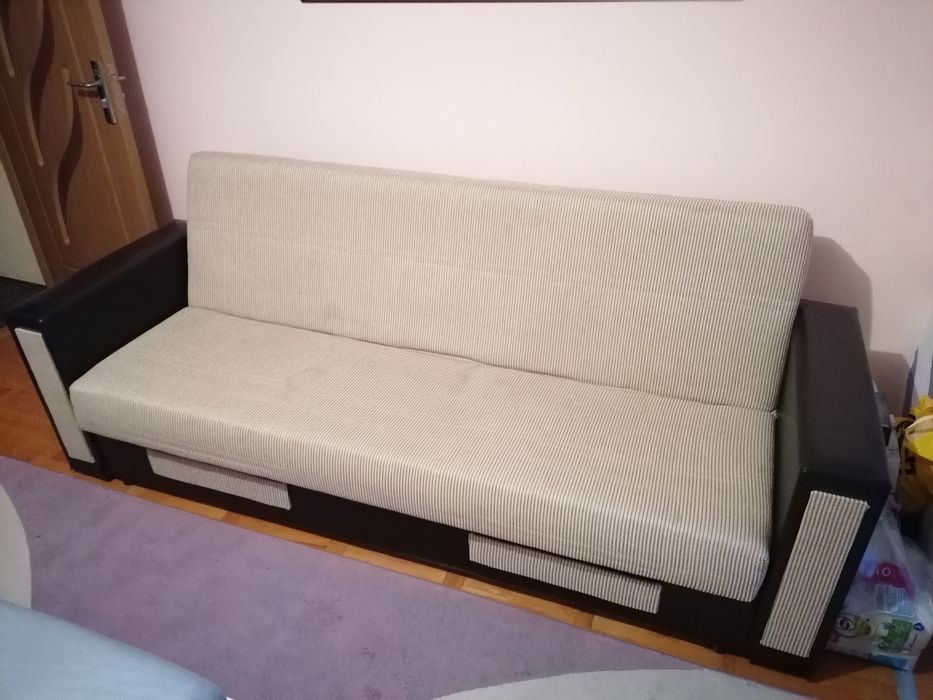 Canapea extensibila cu lada