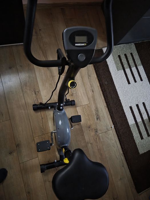Vand bicicleta fitnes achizitionata de 2 luni