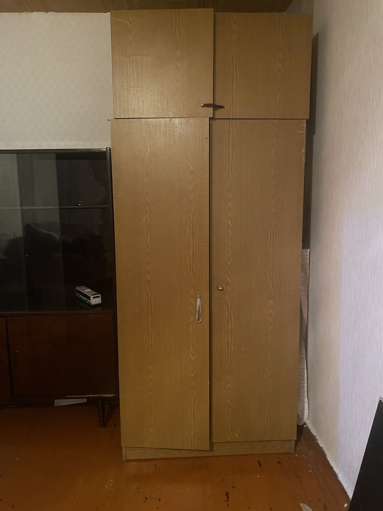 Отдам даром  шкаф  и диван