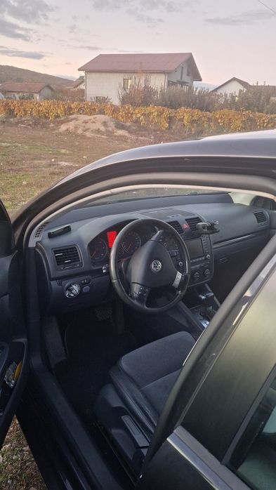 Vând peugeot  sau golf 5 gt