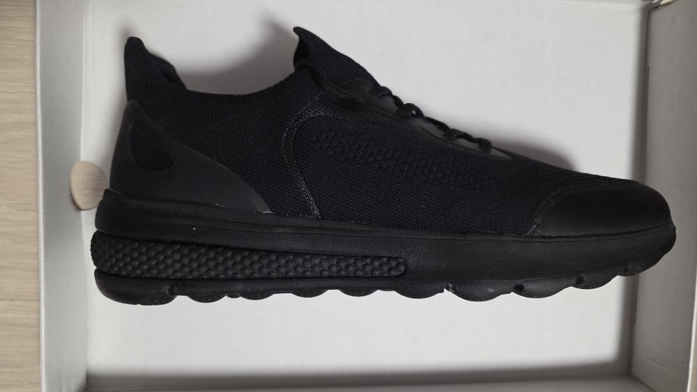 Чисто нови обувки GEOX, номер 43