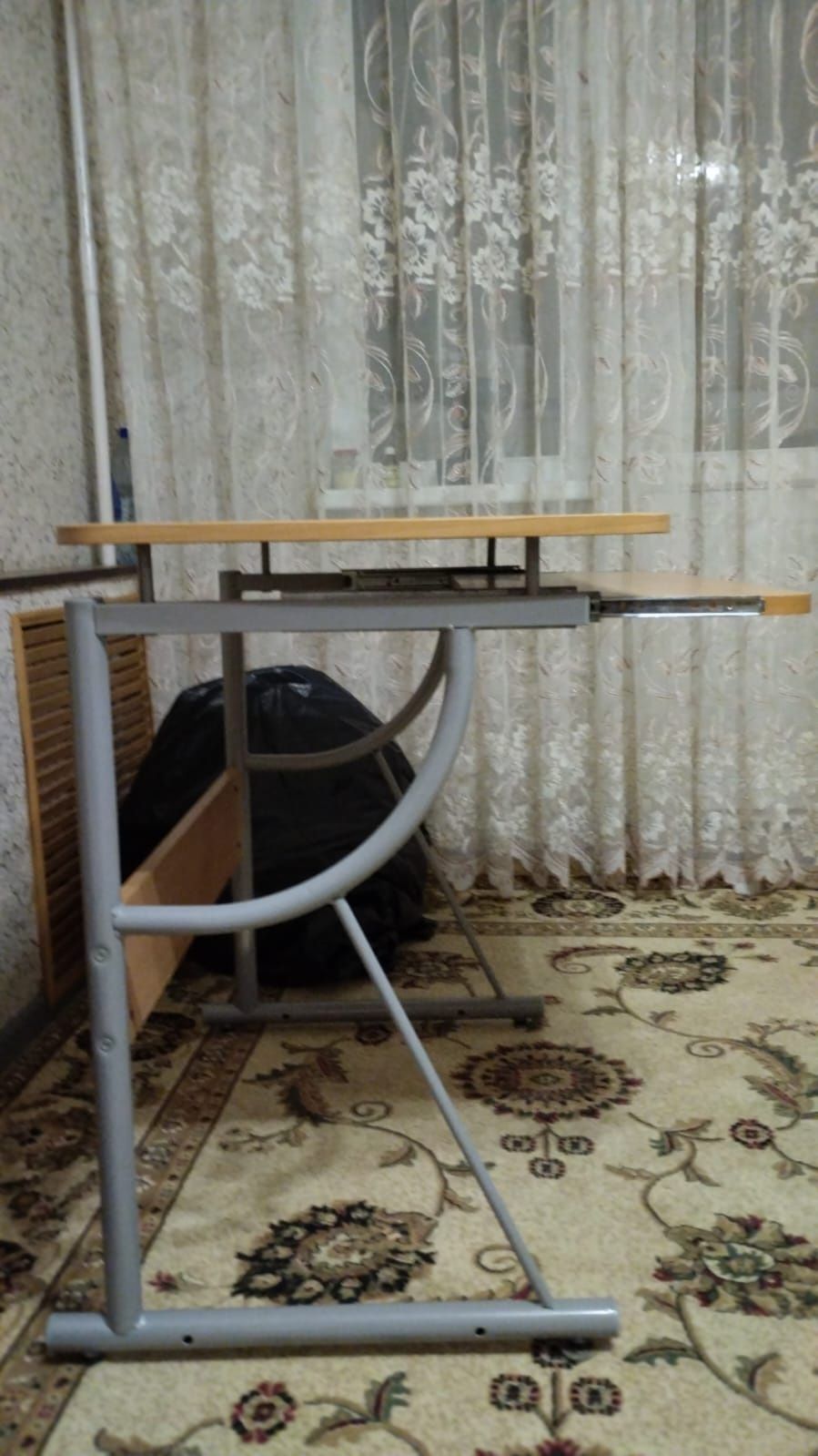 продаётся компьютерный стол