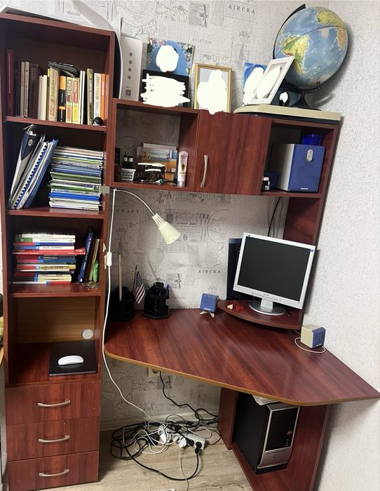 Продам стол для учебы и для повседневного использования