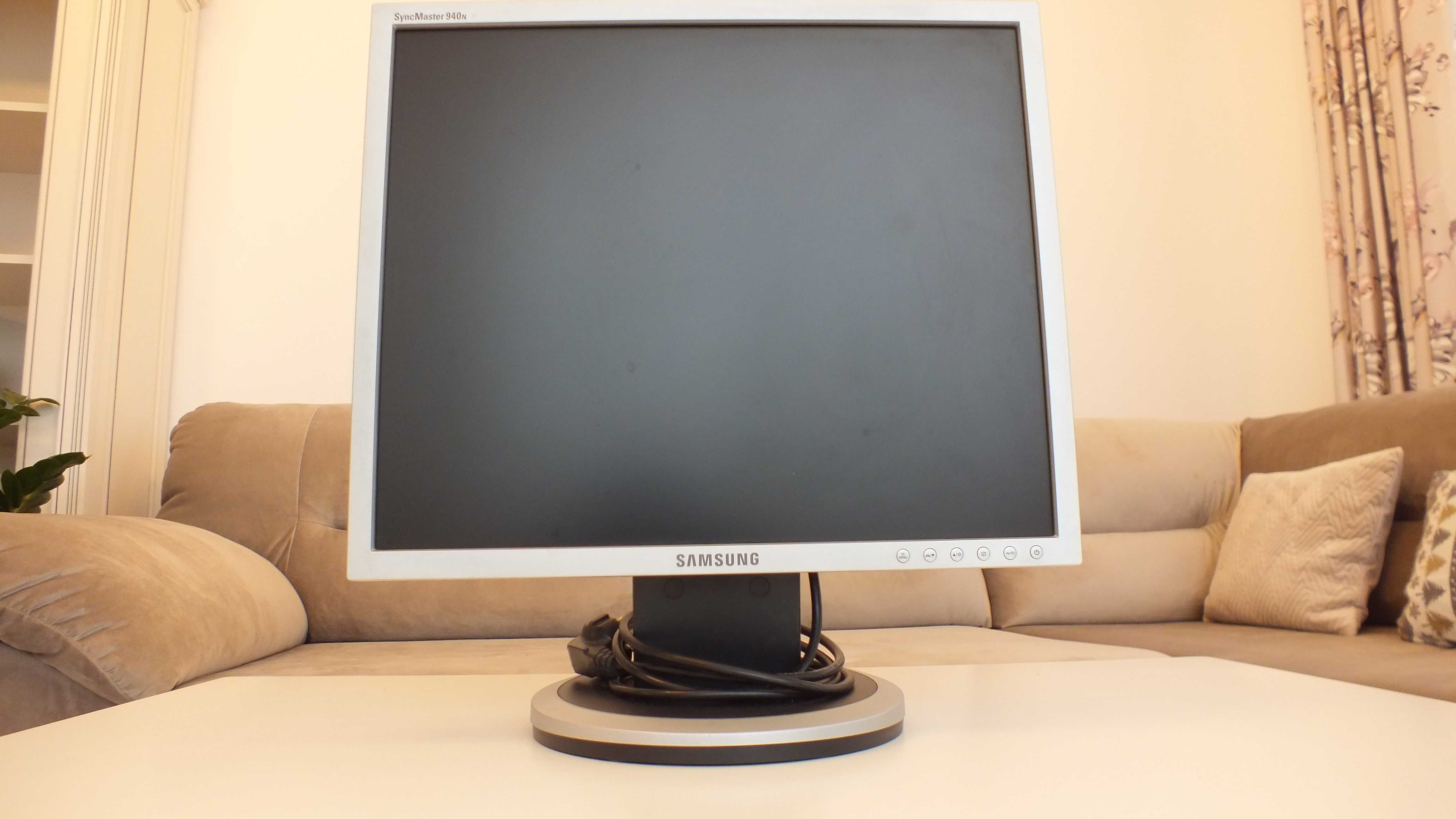 Monitor Samsung 940N, LCD, 19 inch, monitor Yakumo TFT 17 XJ, 17 inch