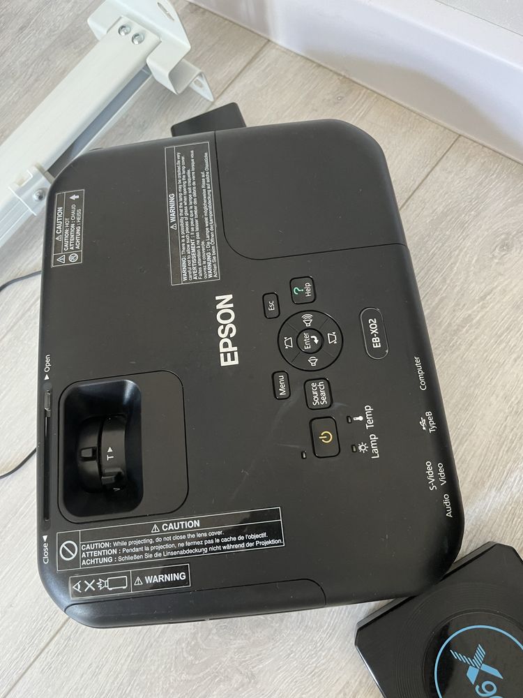 Два комплекта: Проектор Epson + акустика Microlab, один 55000