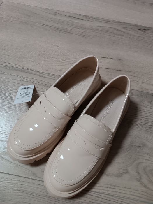 Дамски обувки цвят бежов