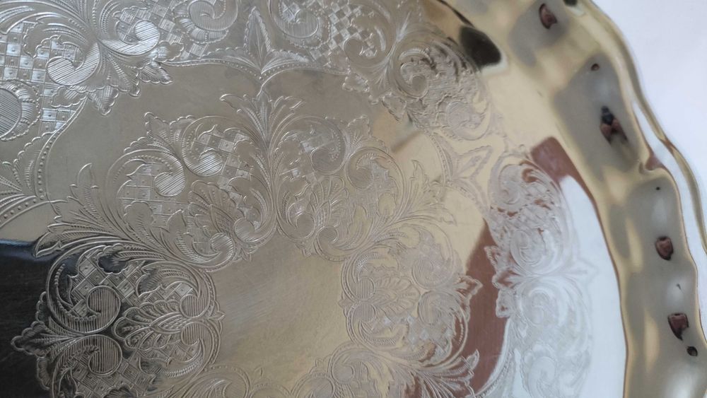 Голям гравиран поднос от цветни метали