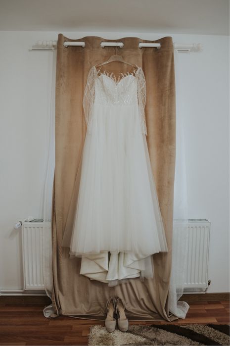 Vand rochie  de mireasa  facuta pe comanda.