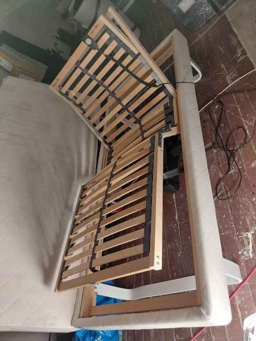 Електрическо медицинско легло