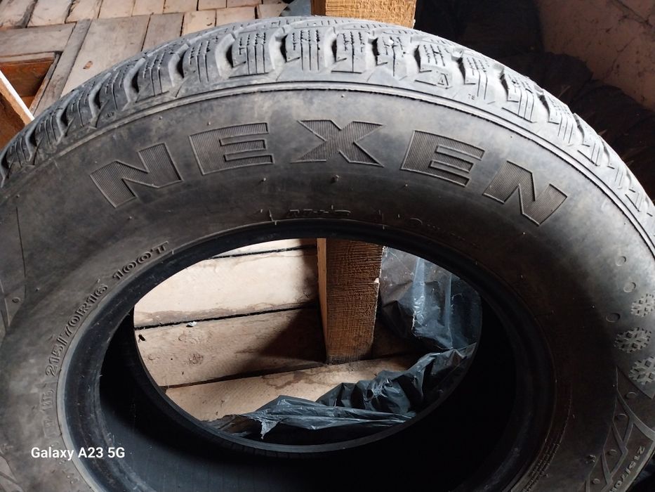 Vând 4 cauciucuri de iarnă 215/70 R16 100T