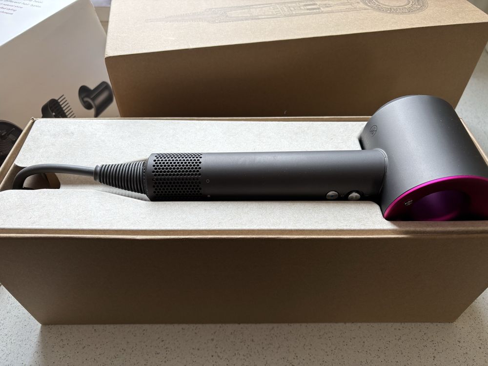Сешоар dyson HD 07. Чисто нов с 5 приставки