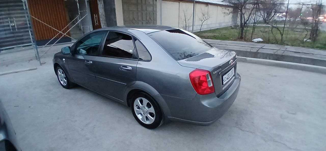 Lacetti Jentra sotiladi