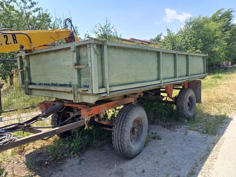 Remorca agricola basculabila