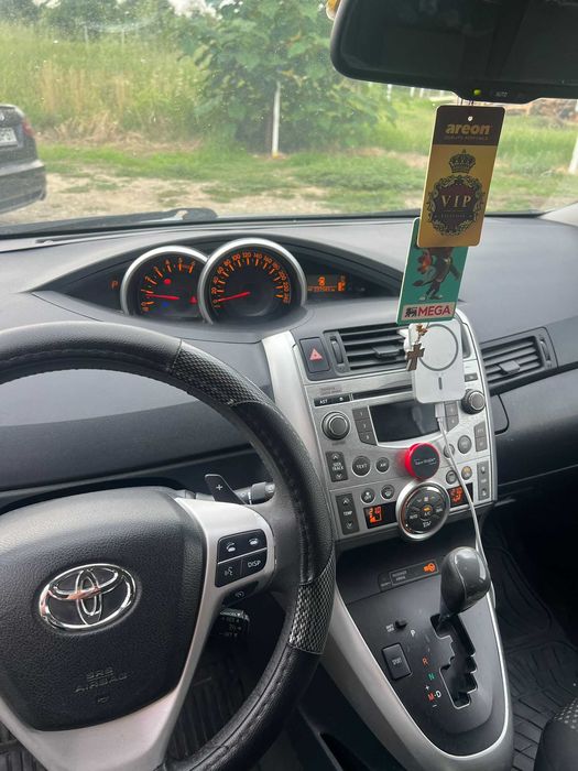 Vand toyota verso 7 locuri