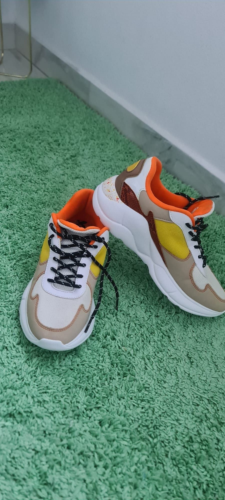 Adidasi Bershka 37