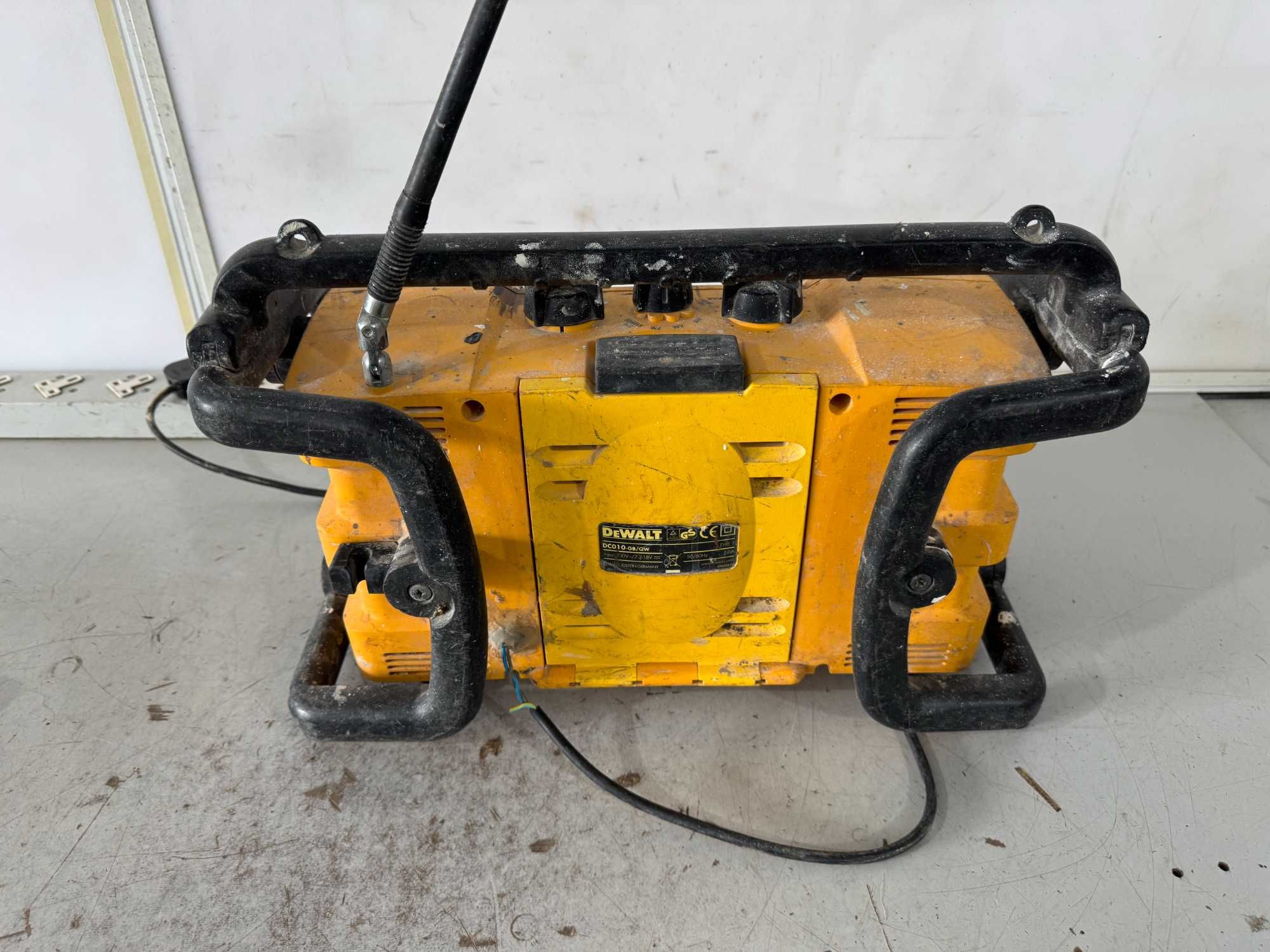 Радио - Dewalt DC010