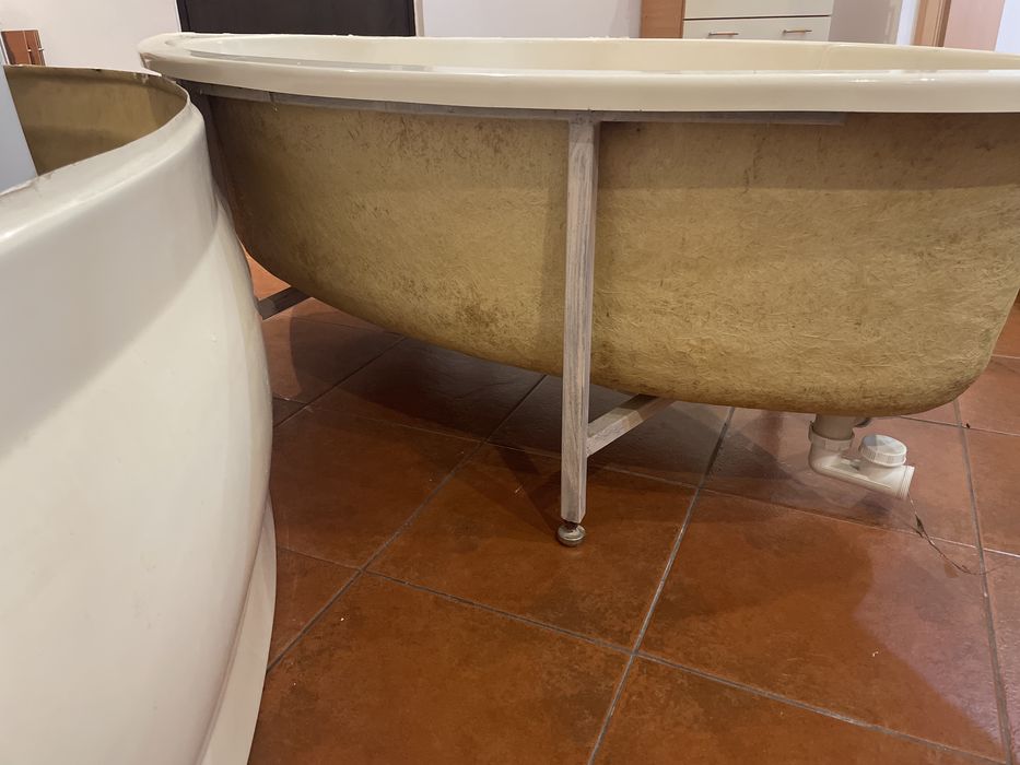 Cada pe semirotund 150/100 cm - chiuveta cu pocior - wc bazin ceramic