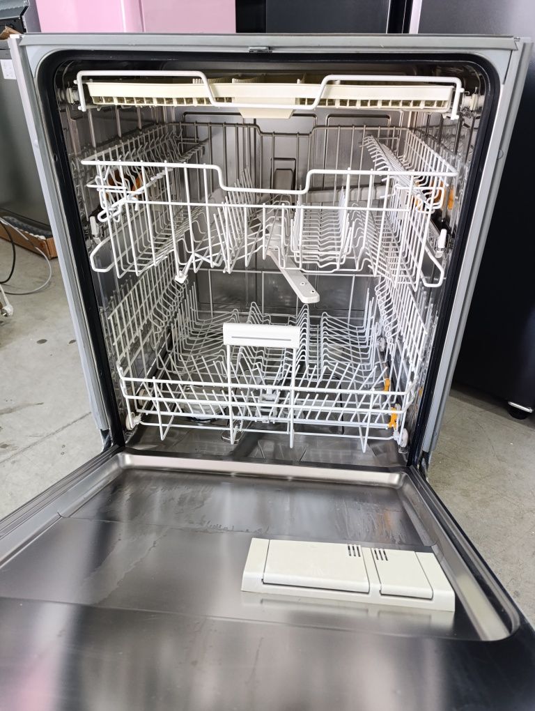 Съдомиялна Miele XXL за вграждане