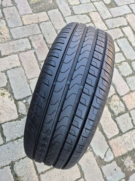 O bucată 205/60 R16 vară - una Pirelli