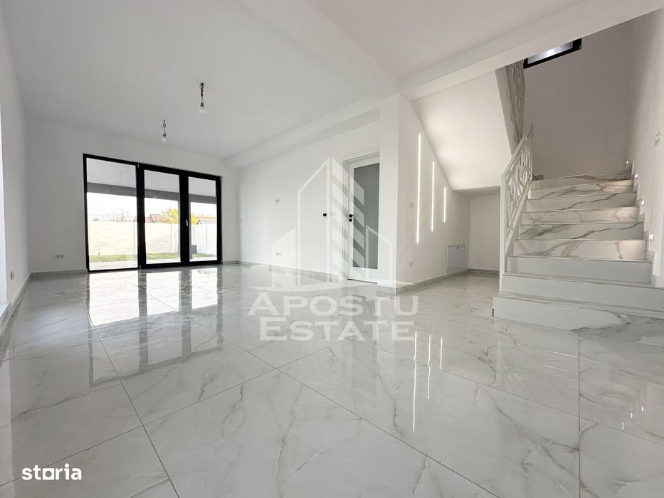 Duplex cu 5 camere, despartit prin camera tehnica, finalizat la asfalt