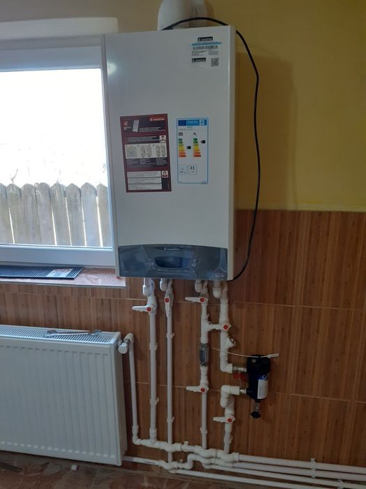 Instalator centrale termice instalatii sanitare panouri solare