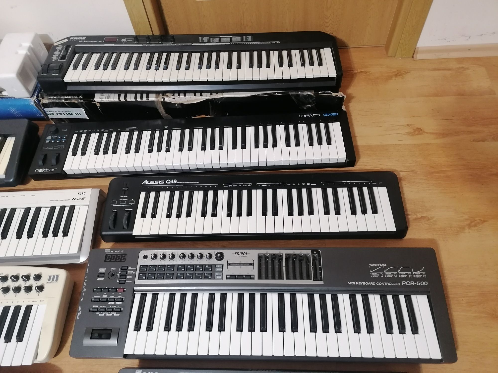 midi controller orga Korg Roland M-audio Midi tech  Alesis Nektar Fame