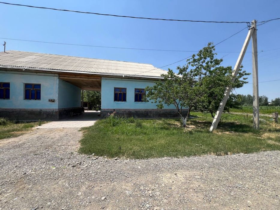 Uy sotiladi 15 sotix hujjatlari joyda gaz svet suv bor narx arzon lekn