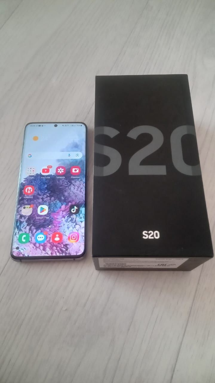 Самсунг S 20 в идеальном состояний
