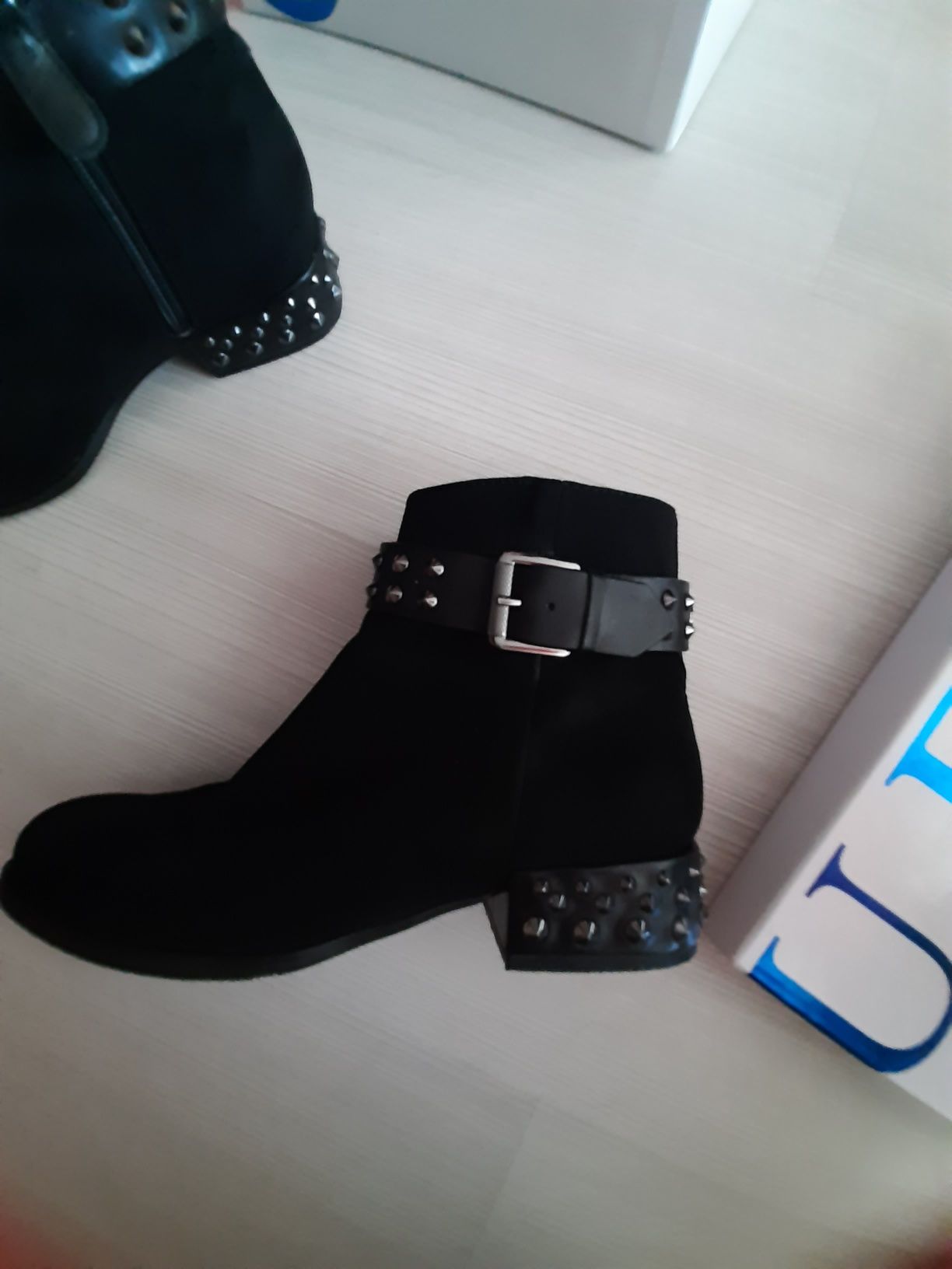 Оригинални боти на guess безплатна доставка
