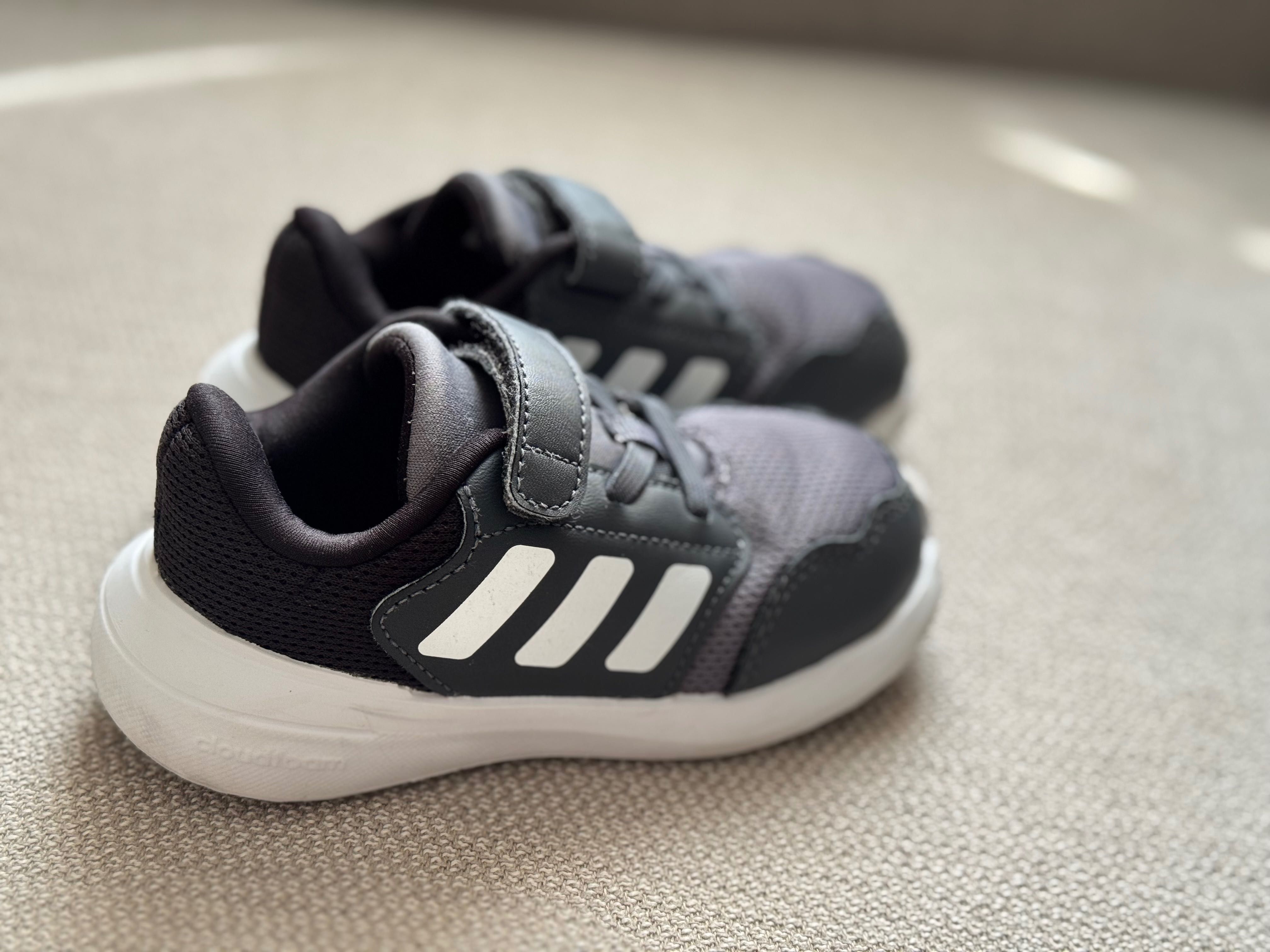 Детски обувки за момче Adidas сиви 24