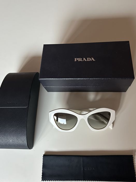 Слънчеви очила Prada