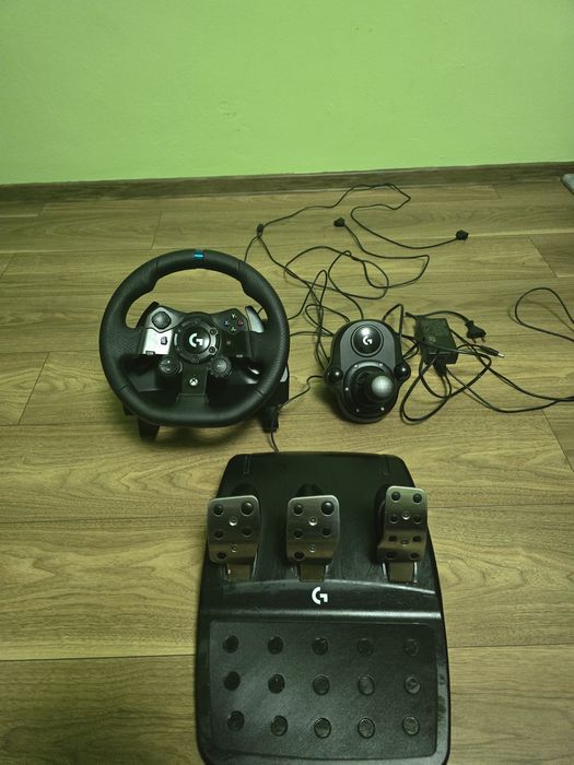 volan logitech g923 cu pedale si schimbător