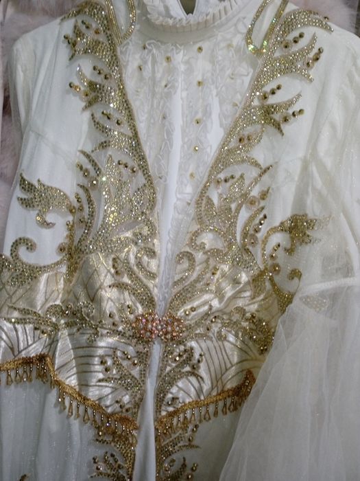 Ansanbl töy uchun libos