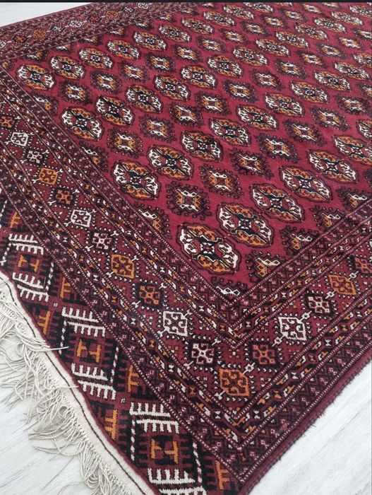 Turkman gilam sotiladi