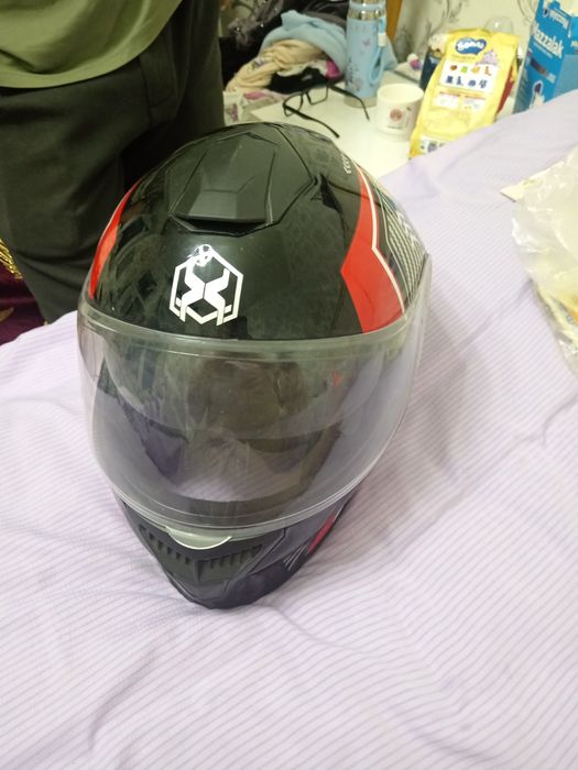 Мото каска сотилади