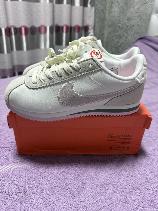 Продам кроссовки Nike размер 40