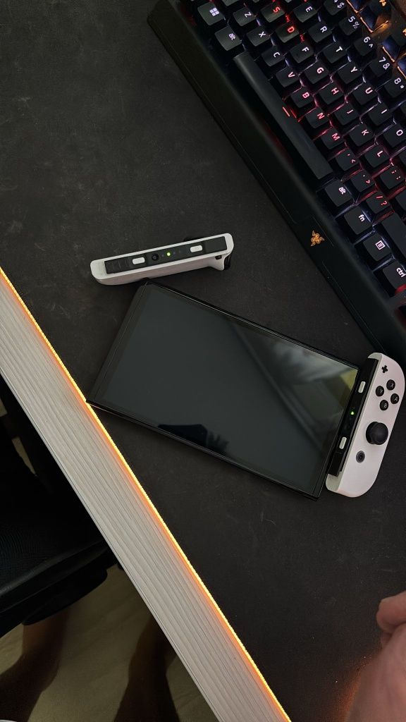 Nintendo Switch OLED + 2 Jocuri