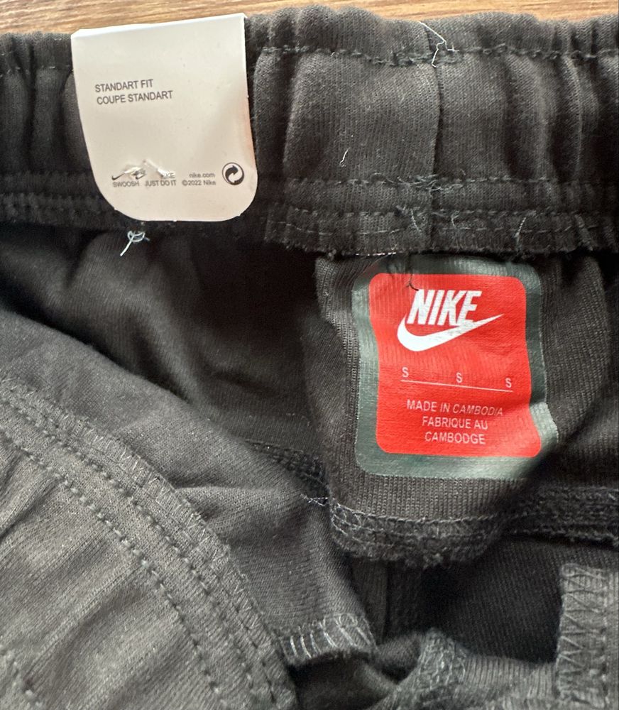 Мъжки,памучен къс екип Nike черен със сиво,активен джоб на долнището