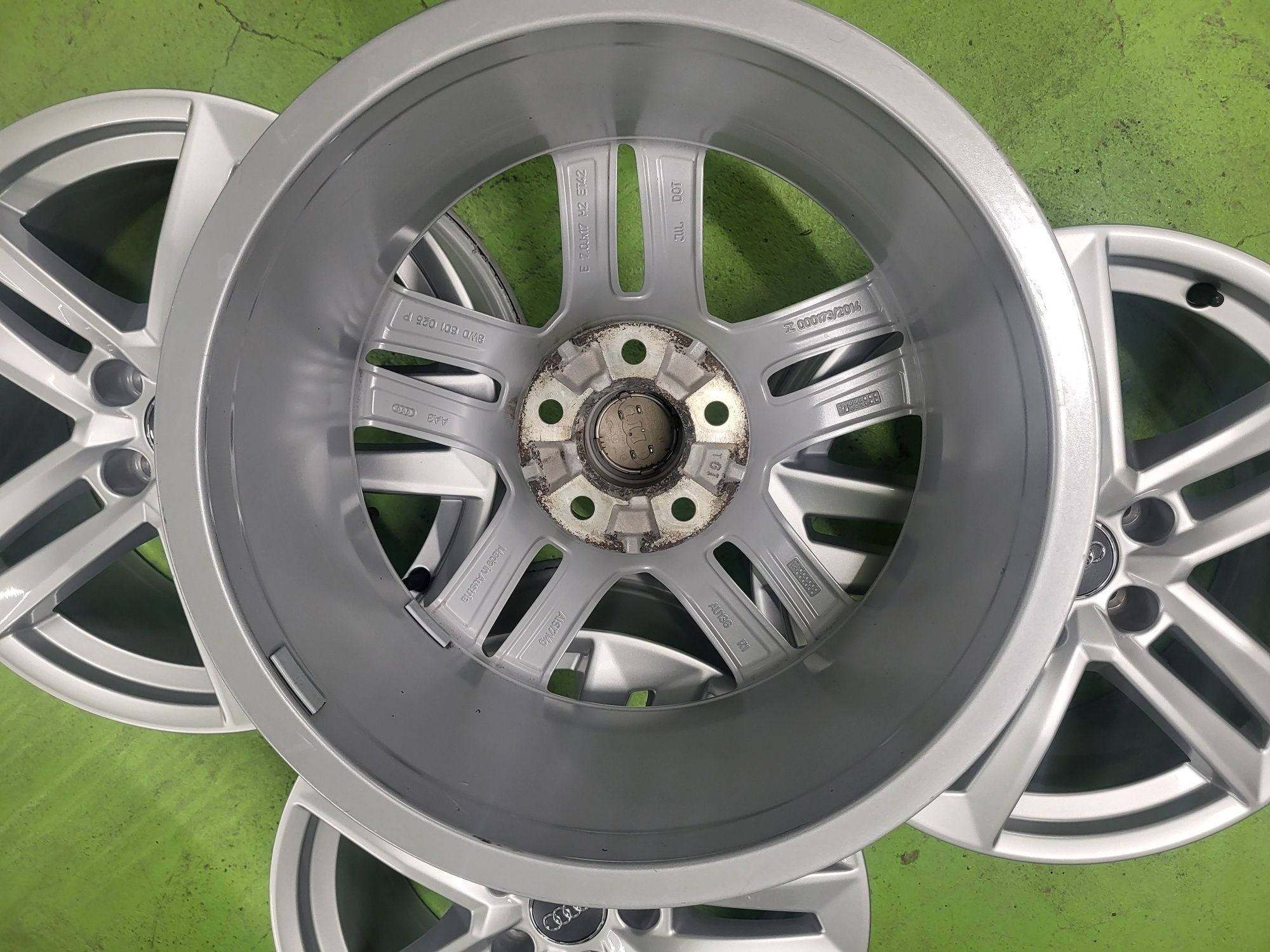 17 5x112 Audi A4 B8 A3 лети джанти 5х112