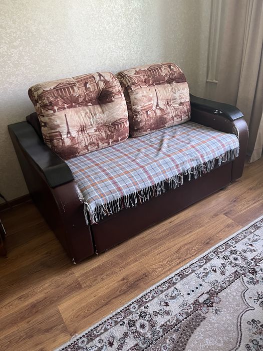 Продам стулья, стол, софу