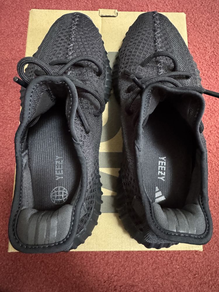 Yeezy 350 Onyx ( negru )