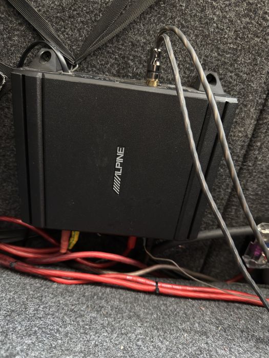 Vand aplificator auto Alpine MRV-M250