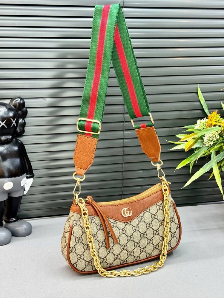 Geanta Gucci Noua !!! Dimensiuni 24/14 !!!