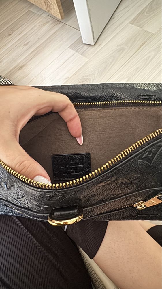 Оригинална чанта(клъч) Louis Vuitton