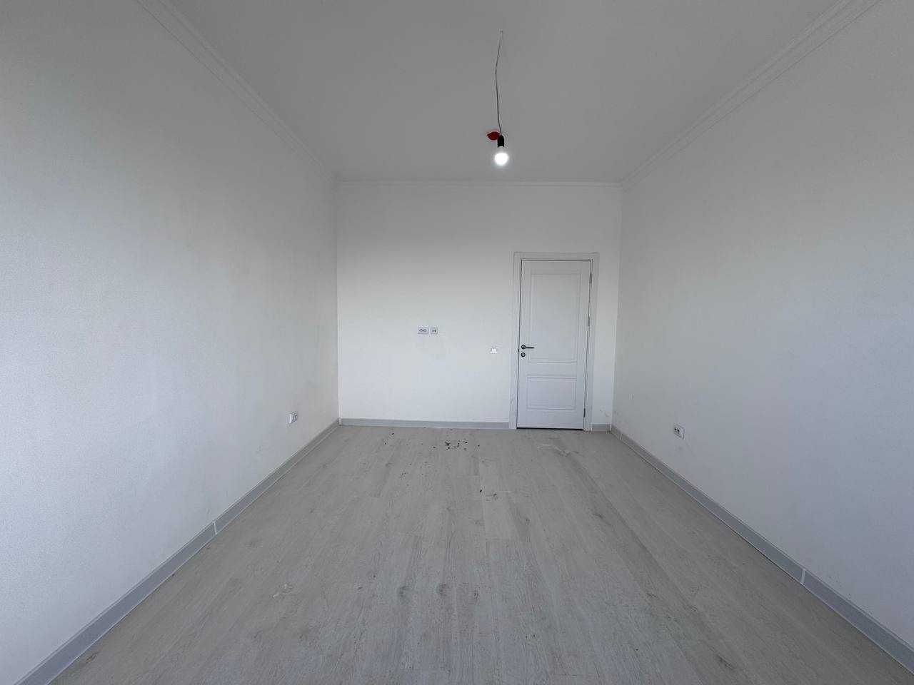 Markazda yangi qurilgan kvartira sotiladi 3/12/16 77м² Kosmonavtlar m=