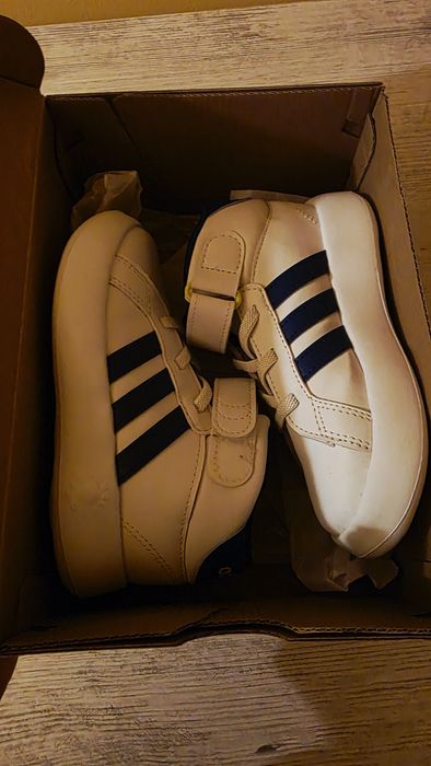 Incaltaminte adidas 25