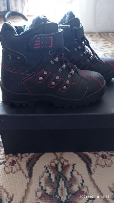 Продам детскую обувь