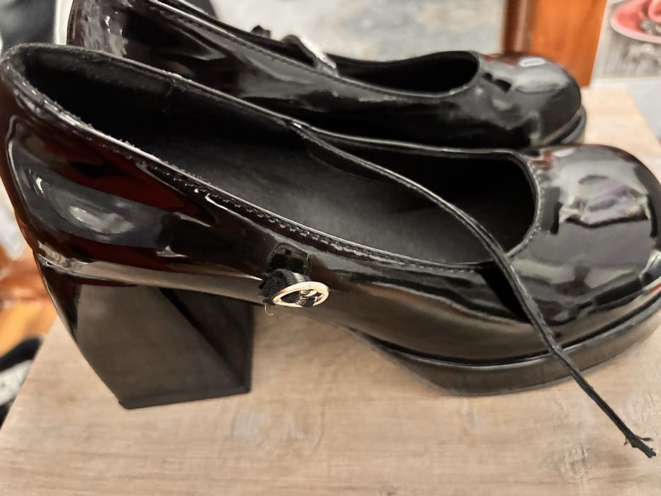 Женская обувь туфли басоножки и кросы